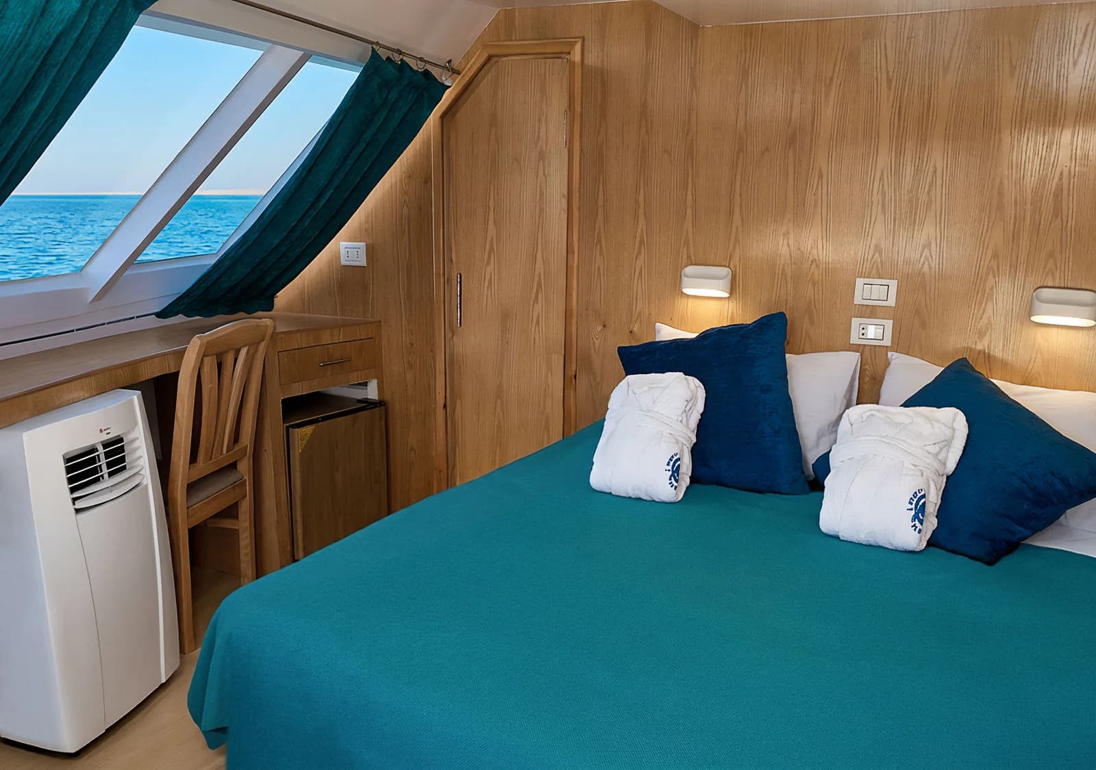 Standard Twin Cabin