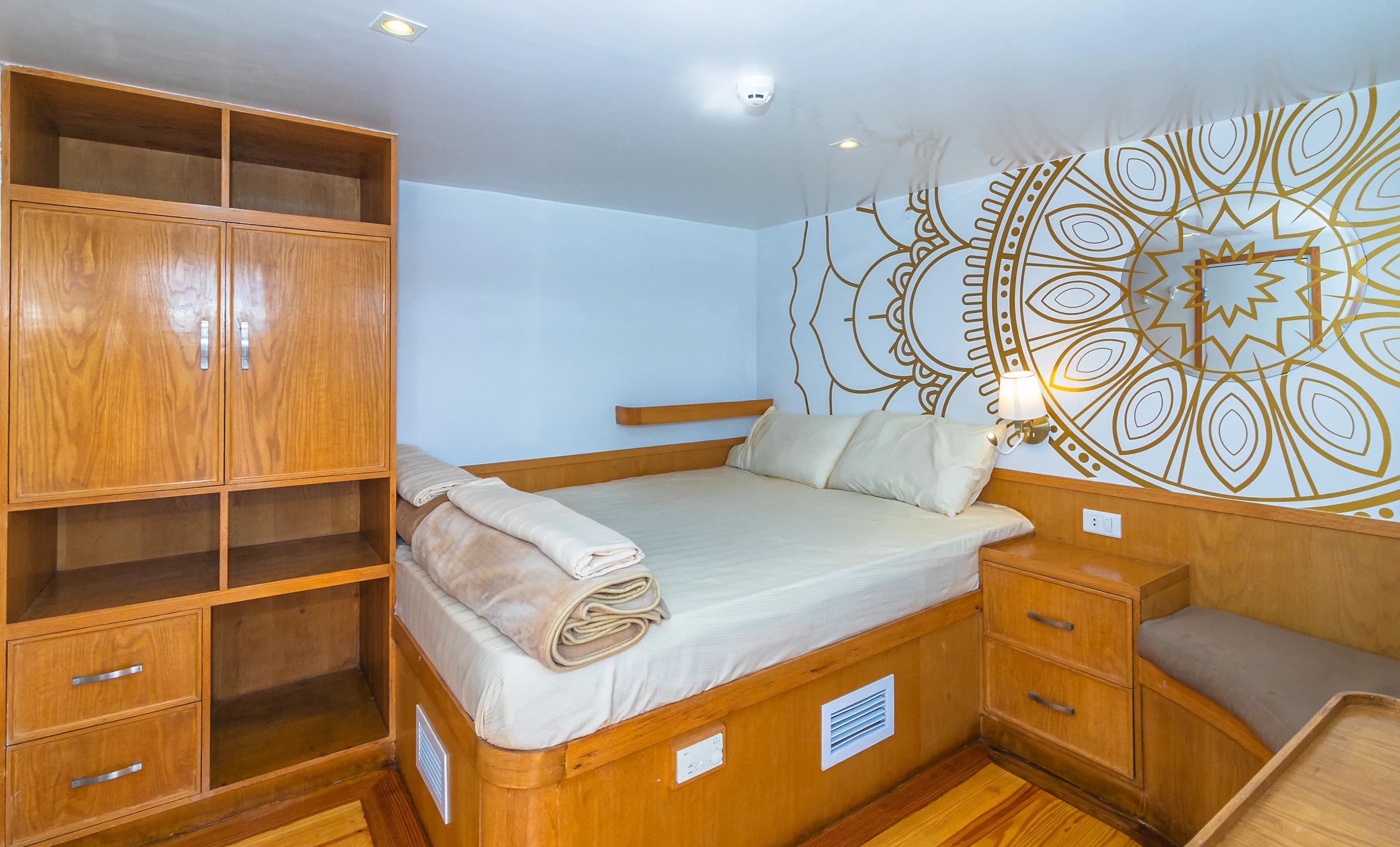 Upper Deck Twin Cabin