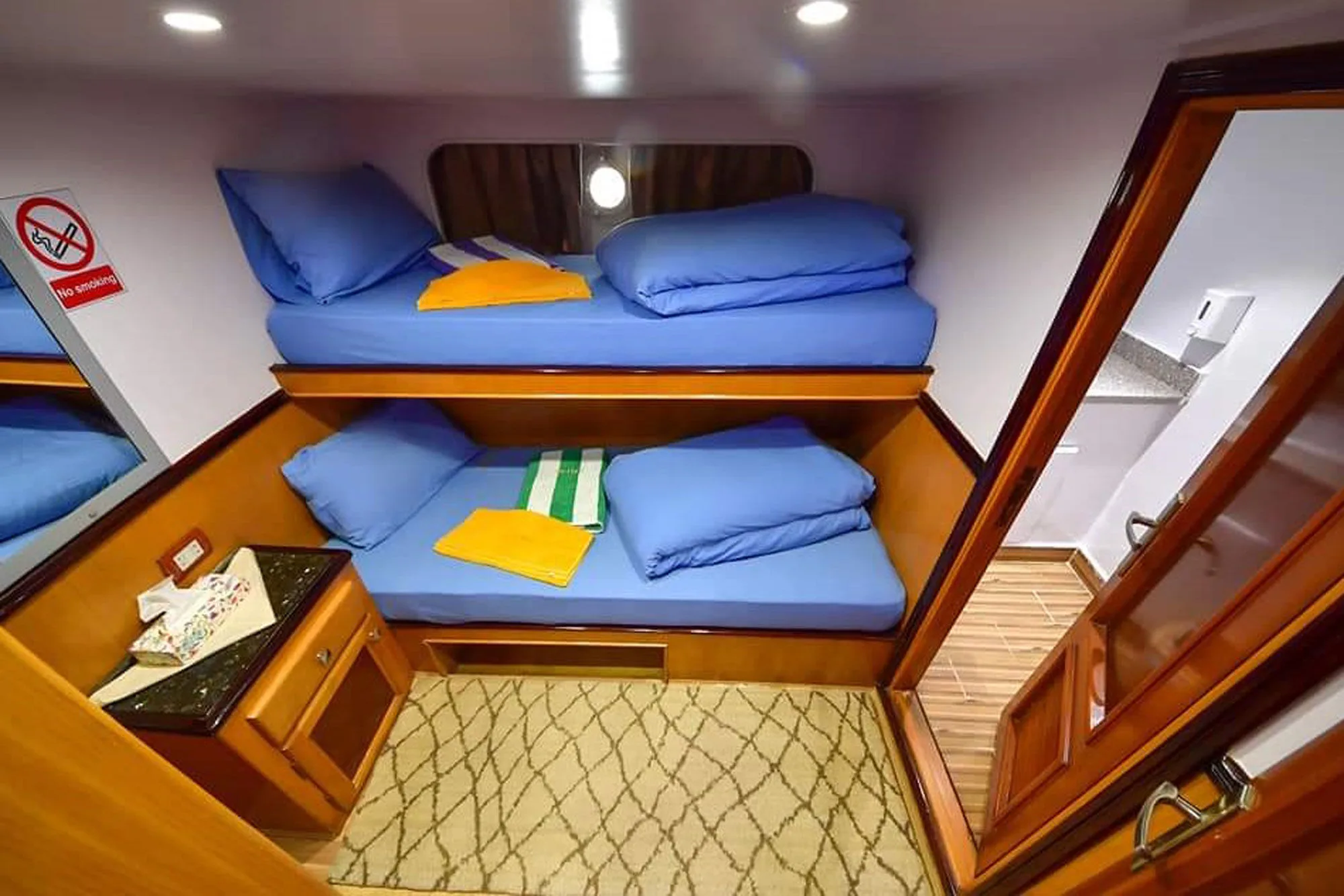 Twin Cabin Middle Deck